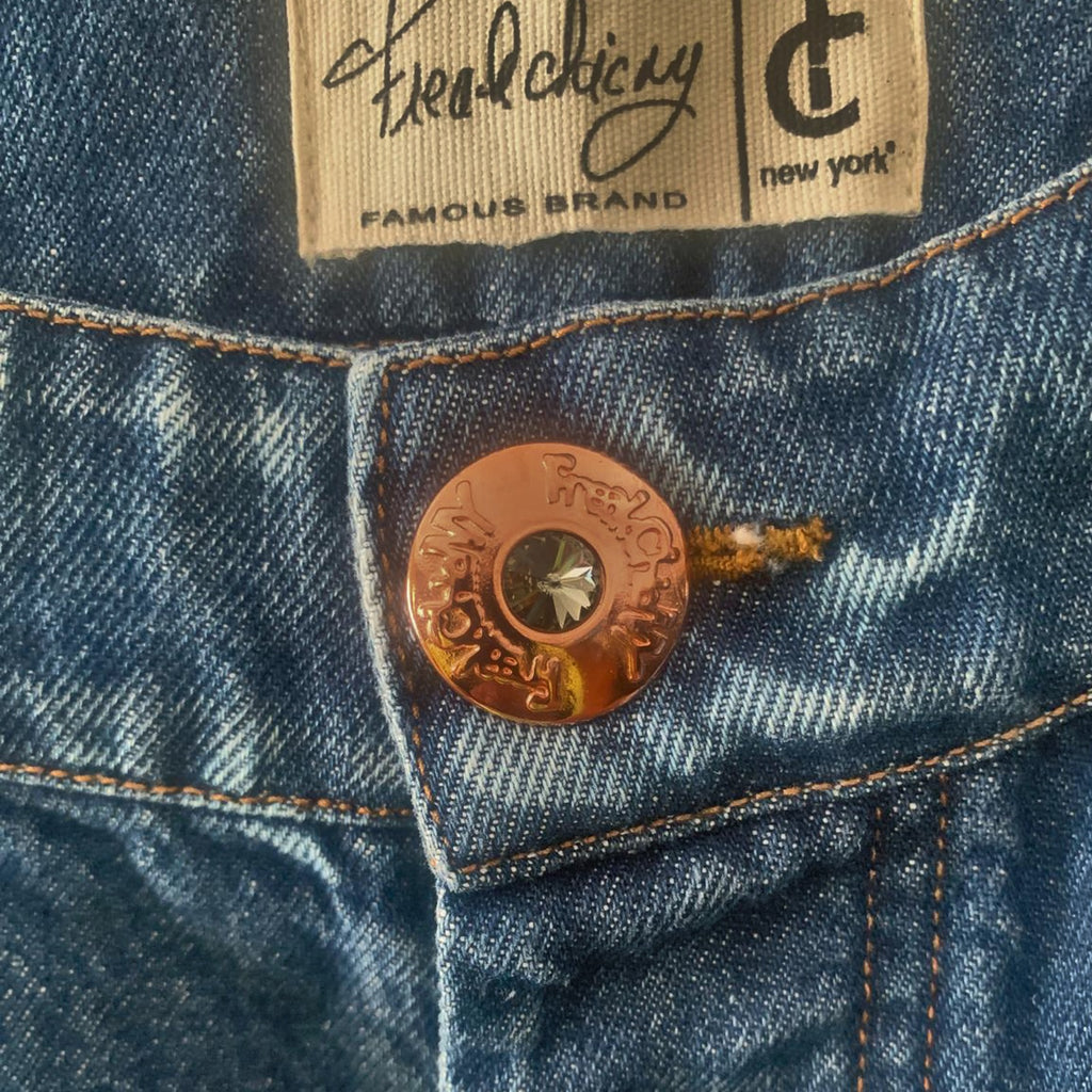 FREAKCHC REBELLION PATCH CROPPED DENIM
